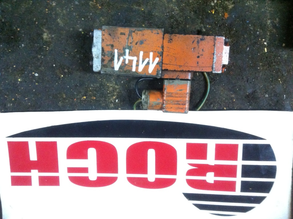 REXROTH 4WE5C6.2/G24Z4 426233/3 - 1 SEKCYJNY + CEWKA GU35-4-S..24VDC 26W - Hydraulische klep voor Bouwmachine: afbeelding 1 REXROTH 4WE5C6.2/G24Z4 426233/3 - 1 SEKCYJNY + CEWKA GU35-4-S..24VDC 26W - Hydraulische klep voor Bouwmachine: afbeelding 1