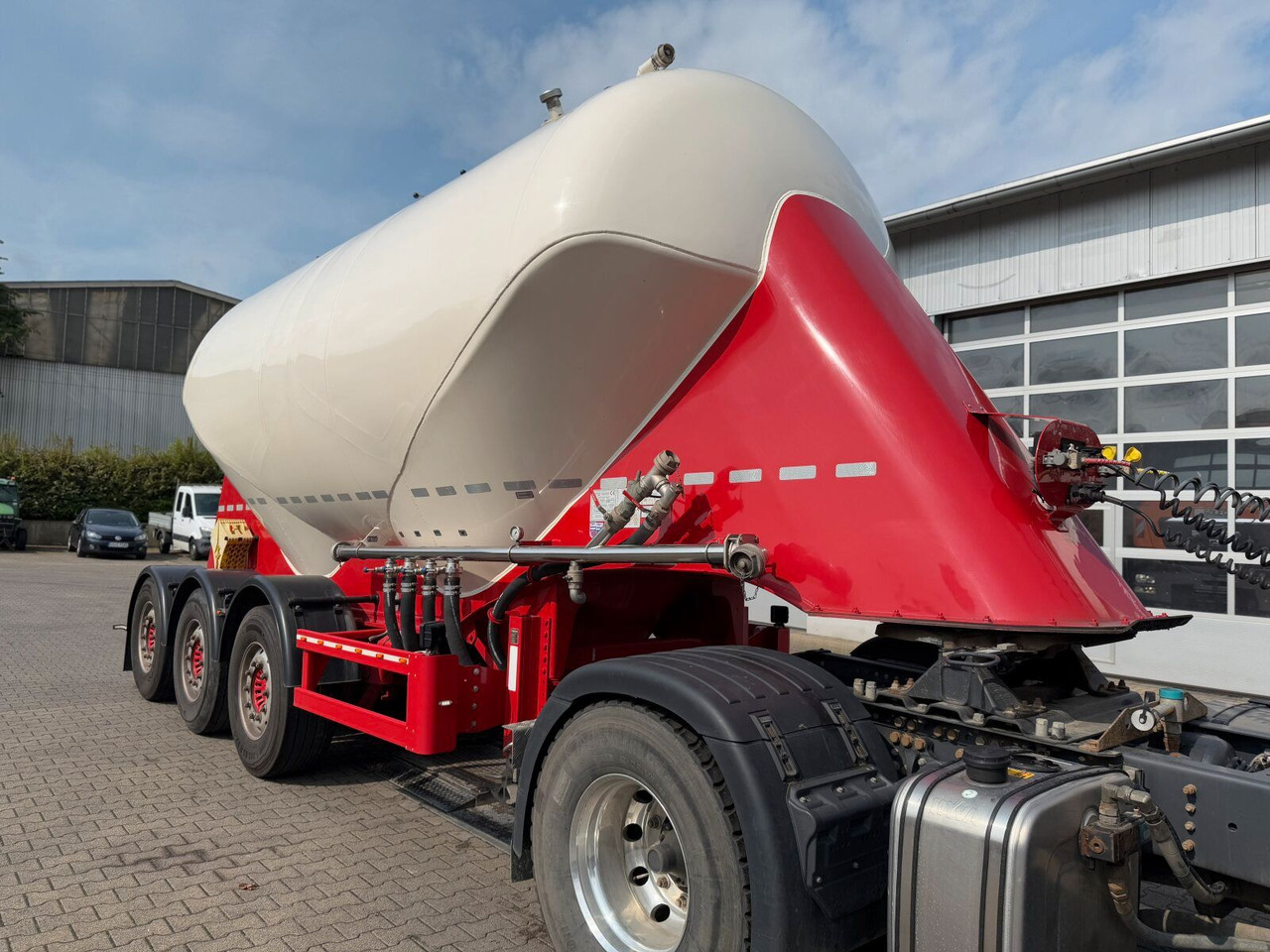 Feldbinder O.ME.P.S Silo Auflieger 27 m³ 3 Achs - Bulkoplegger: afbeelding 1 Feldbinder O.ME.P.S Silo Auflieger 27 m³ 3 Achs - Bulkoplegger: afbeelding 1