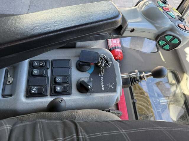 Johnston C202 Kleinkehrmaschine 2 M³ - 6.000 h - Veegwagen: afbeelding 5 Johnston C202 Kleinkehrmaschine 2 M³ - 6.000 h - Veegwagen: afbeelding 5