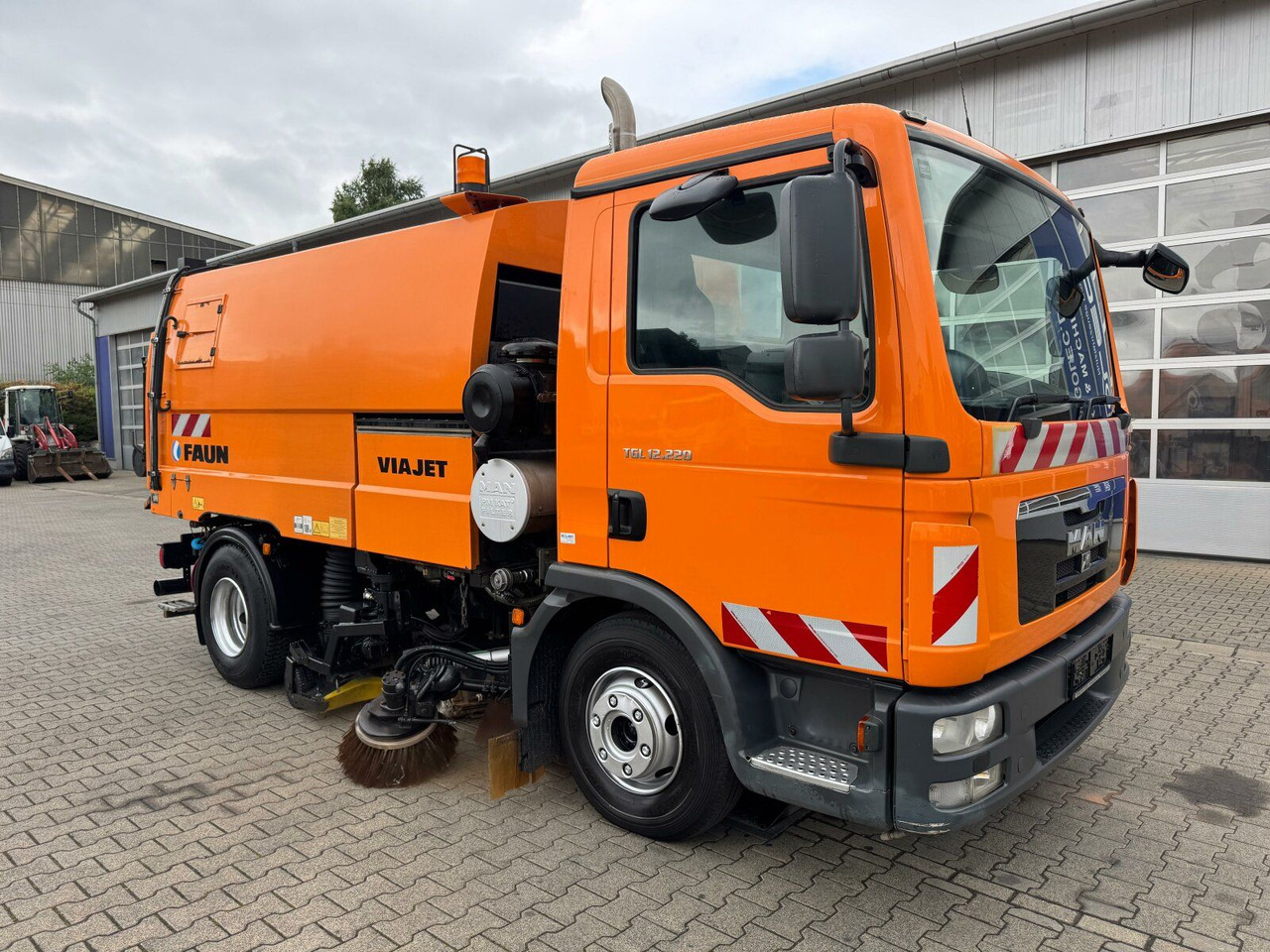 MAN 12.220 4x2 BL Kehrmaschine Viajet 5RHS - Veegwagen: afbeelding 2 MAN 12.220 4x2 BL Kehrmaschine Viajet 5RHS - Veegwagen: afbeelding 2