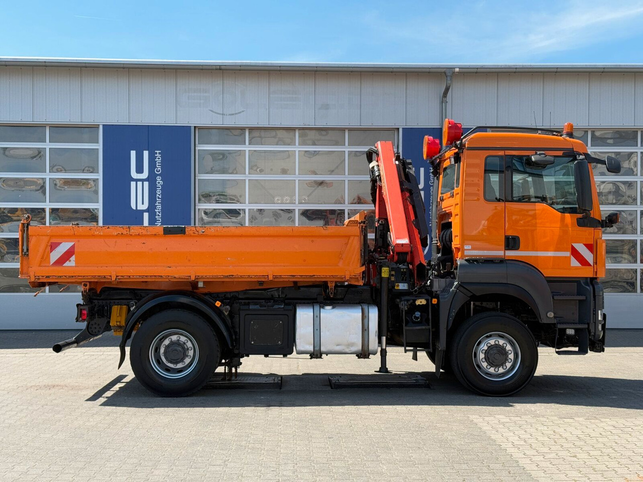 MAN TGA 18.360 4x4 Kipper Kran PALFINGER Winterd. - Kipper vrachtwagen, Kraanwagen: afbeelding 2 MAN TGA 18.360 4x4 Kipper Kran PALFINGER Winterd. - Kipper vrachtwagen, Kraanwagen: afbeelding 2
