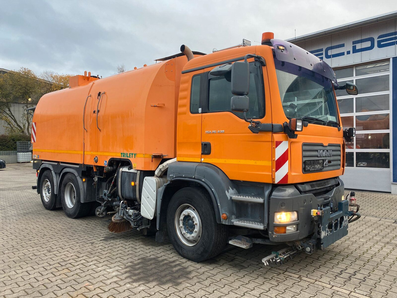 MAN TGA 26.430 6x2-2 LL - Veegwagen: afbeelding 1 MAN TGA 26.430 6x2-2 LL - Veegwagen: afbeelding 1