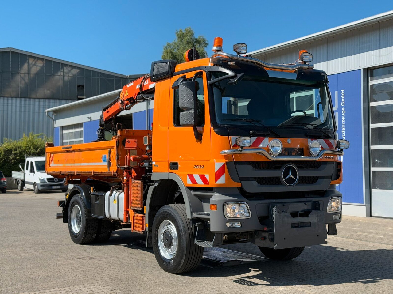 Mercedes-Benz ACTROS 2044 4x4 Kipper Kran ATLAS 65.2 A2L - Kipper vrachtwagen, Kraanwagen: afbeelding 1 Mercedes-Benz ACTROS 2044 4x4 Kipper Kran ATLAS 65.2 A2L - Kipper vrachtwagen, Kraanwagen: afbeelding 1