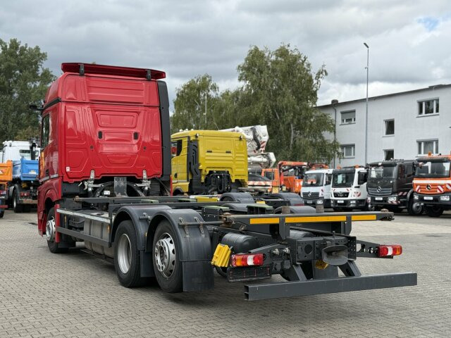 Containertransporter/ Wissellaadbak vrachtwagen Mercedes-Benz ACTROS 2543 6x2 Wechselaufbau BDF AHK 2 Betten: afbeelding 11