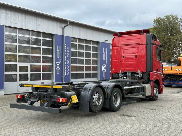 Containertransporter/ Wissellaadbak vrachtwagen Mercedes-Benz ACTROS 2543 6x2 Wechselaufbau BDF AHK 2 Betten: afbeelding 9