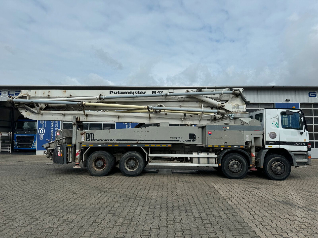 Mercedes-Benz ACTROS 3240 8x4 Betonpumpe PUTZMEISTER BSF 42 M - Betonpomp: afbeelding 4 Mercedes-Benz ACTROS 3240 8x4 Betonpumpe PUTZMEISTER BSF 42 M - Betonpomp: afbeelding 4