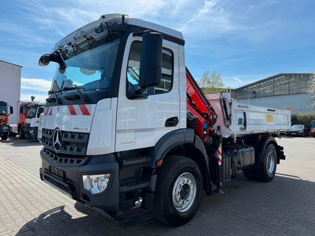 Mercedes-Benz AROCS 1832 4x2 Euro 6 Kipper Kran FASSI F120FB - Kipper vrachtwagen, Kraanwagen: afbeelding 2 Mercedes-Benz AROCS 1832 4x2 Euro 6 Kipper Kran FASSI F120FB - Kipper vrachtwagen, Kraanwagen: afbeelding 2
