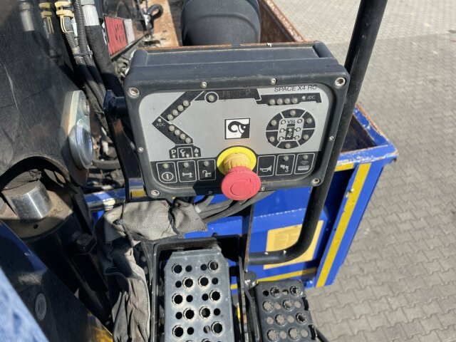 Mercedes-Benz AROCS 2536 6x2*4 Kipper Kran HIAB - Kipper vrachtwagen, Kraanwagen: afbeelding 5 Mercedes-Benz AROCS 2536 6x2*4 Kipper Kran HIAB - Kipper vrachtwagen, Kraanwagen: afbeelding 5