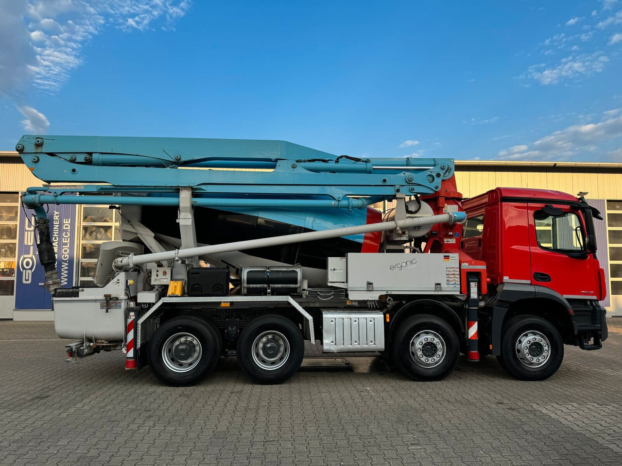 Mercedes-Benz AROCS 3243 8x4 Euro 6 Pumi Putzmeister TMM 24-3 - Betonpomp: afbeelding 4 Mercedes-Benz AROCS 3243 8x4 Euro 6 Pumi Putzmeister TMM 24-3 - Betonpomp: afbeelding 4