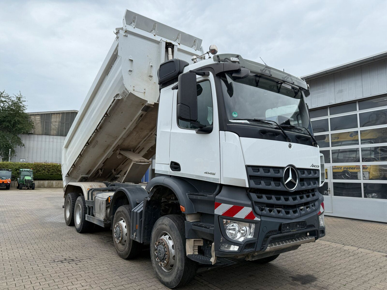 Mercedes-Benz AROCS 4145 8x8 Meiller Muldenkipper - Portaalarmsysteem vrachtwagen: afbeelding 2 Mercedes-Benz AROCS 4145 8x8 Meiller Muldenkipper - Portaalarmsysteem vrachtwagen: afbeelding 2