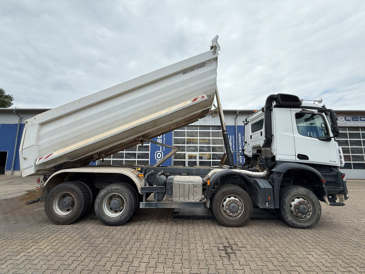 Mercedes-Benz AROCS 4145 8x8 Meiller Muldenkipper - Kipper vrachtwagen: afbeelding 4 Mercedes-Benz AROCS 4145 8x8 Meiller Muldenkipper - Kipper vrachtwagen: afbeelding 4