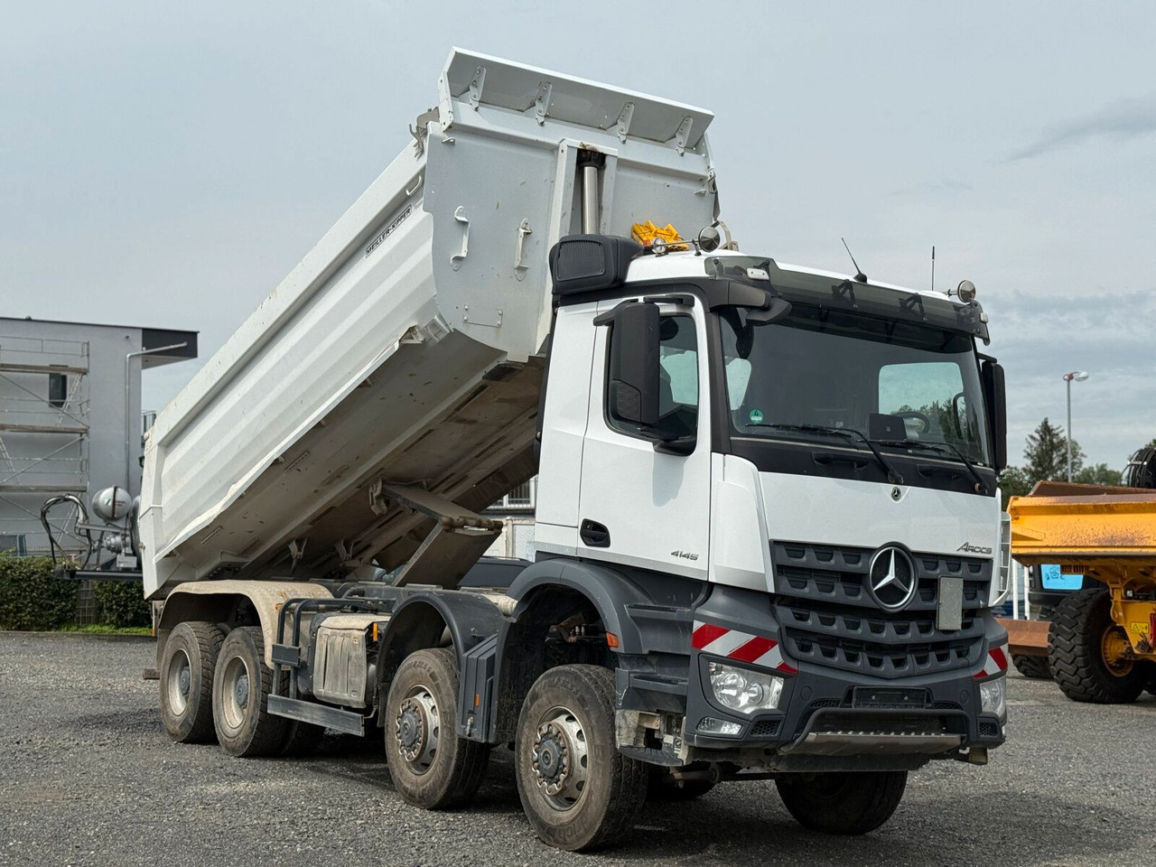 Mercedes-Benz AROCS 4145 8x8 Meiller Muldenkipper - Portaalarmsysteem vrachtwagen: afbeelding 2 Mercedes-Benz AROCS 4145 8x8 Meiller Muldenkipper - Portaalarmsysteem vrachtwagen: afbeelding 2