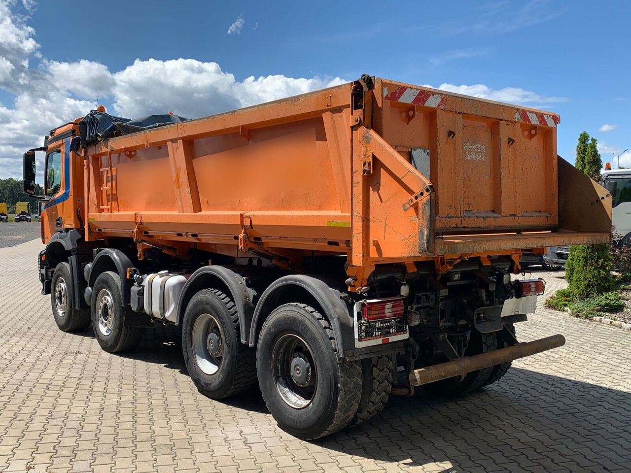 Mercedes-Benz Arocs 3243 8x4 Dreiseitenkipper mit Bordmatik - Kipper vrachtwagen: afbeelding 5 Mercedes-Benz Arocs 3243 8x4 Dreiseitenkipper mit Bordmatik - Kipper vrachtwagen: afbeelding 5