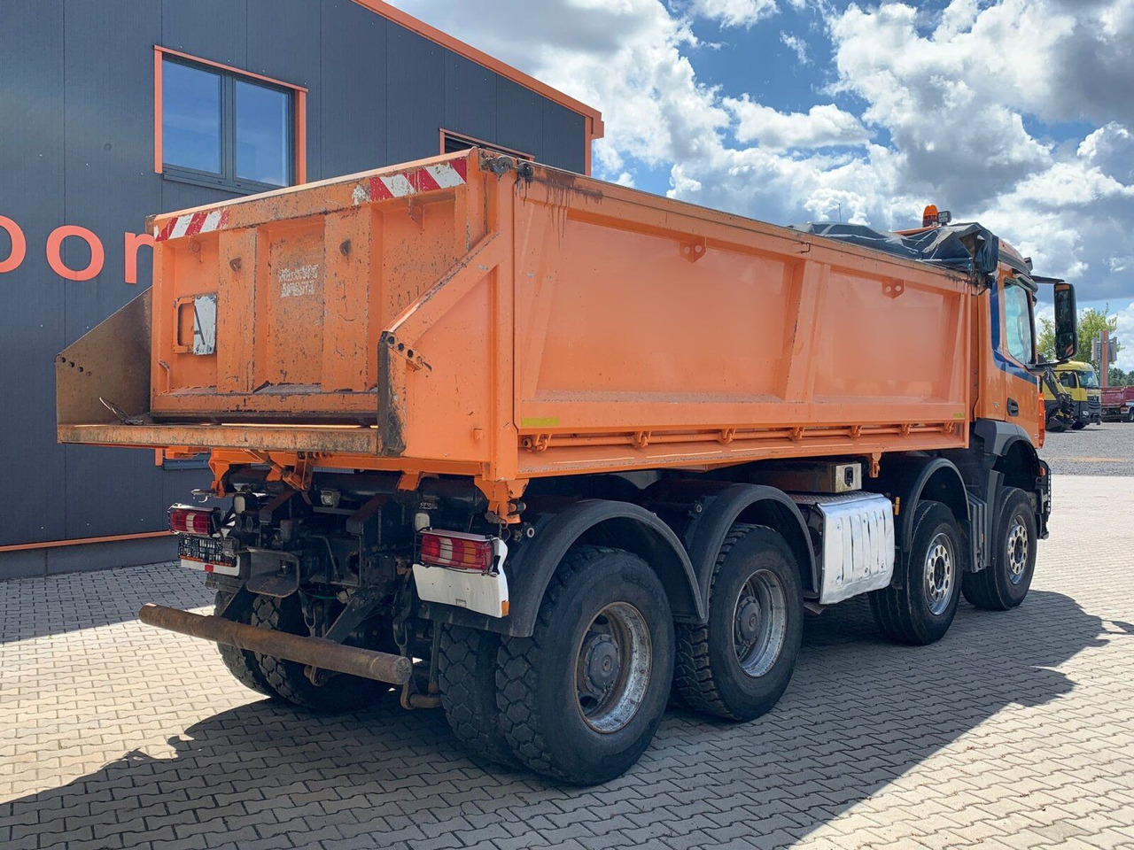 Mercedes-Benz Arocs 3243 8x4 Dreiseitenkipper mit Bordmatik - Kipper vrachtwagen: afbeelding 3 Mercedes-Benz Arocs 3243 8x4 Dreiseitenkipper mit Bordmatik - Kipper vrachtwagen: afbeelding 3