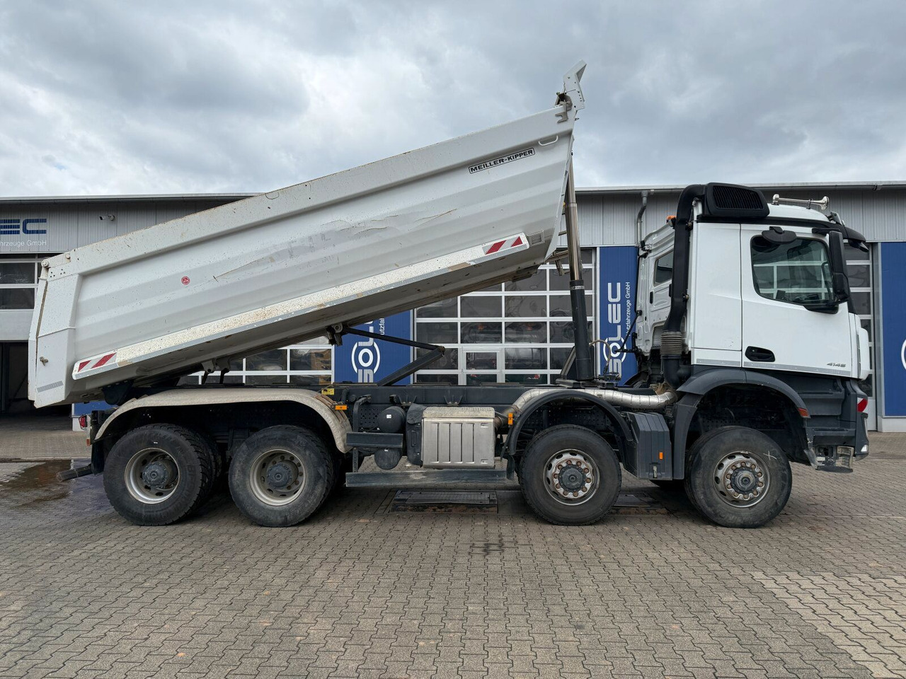 Mercedes-Benz Arocs 4145 8x8 Muldenkipper MEILLER - Portaalarmsysteem vrachtwagen: afbeelding 4 Mercedes-Benz Arocs 4145 8x8 Muldenkipper MEILLER - Portaalarmsysteem vrachtwagen: afbeelding 4