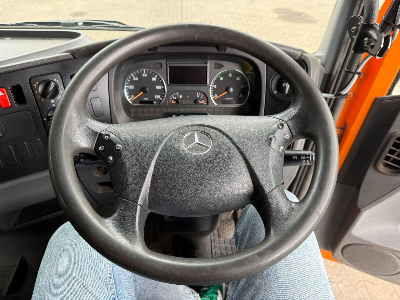 Leasing  Mercedes-Benz Atego 1324 4x2 Kehrmaschine Viajet 6R/L Mercedes-Benz Atego 1324 4x2 Kehrmaschine Viajet 6R/L: afbeelding 9
