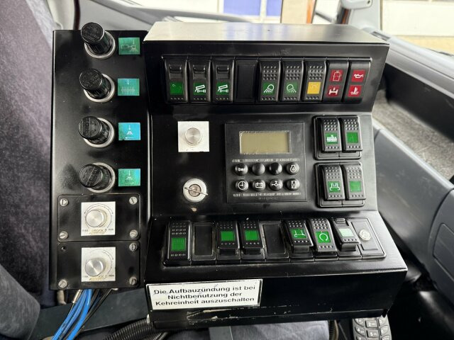 Mitsubishi Canter FUSO Kehrmaschine BROCK SL140 4 m³ - Veegwagen: afbeelding 5 Mitsubishi Canter FUSO Kehrmaschine BROCK SL140 4 m³ - Veegwagen: afbeelding 5