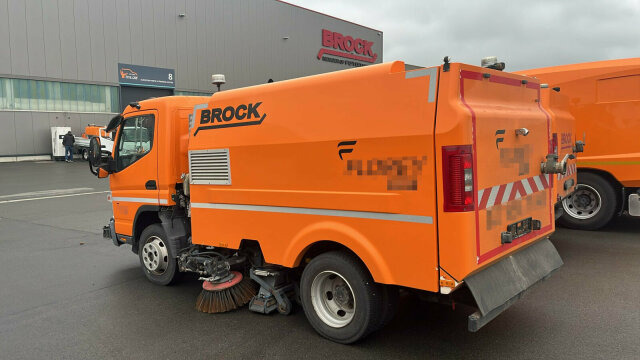 Mitsubishi Canter FUSO Kehrmaschine BROCK SL140 4 m³ - Veegwagen: afbeelding 1 Mitsubishi Canter FUSO Kehrmaschine BROCK SL140 4 m³ - Veegwagen: afbeelding 1