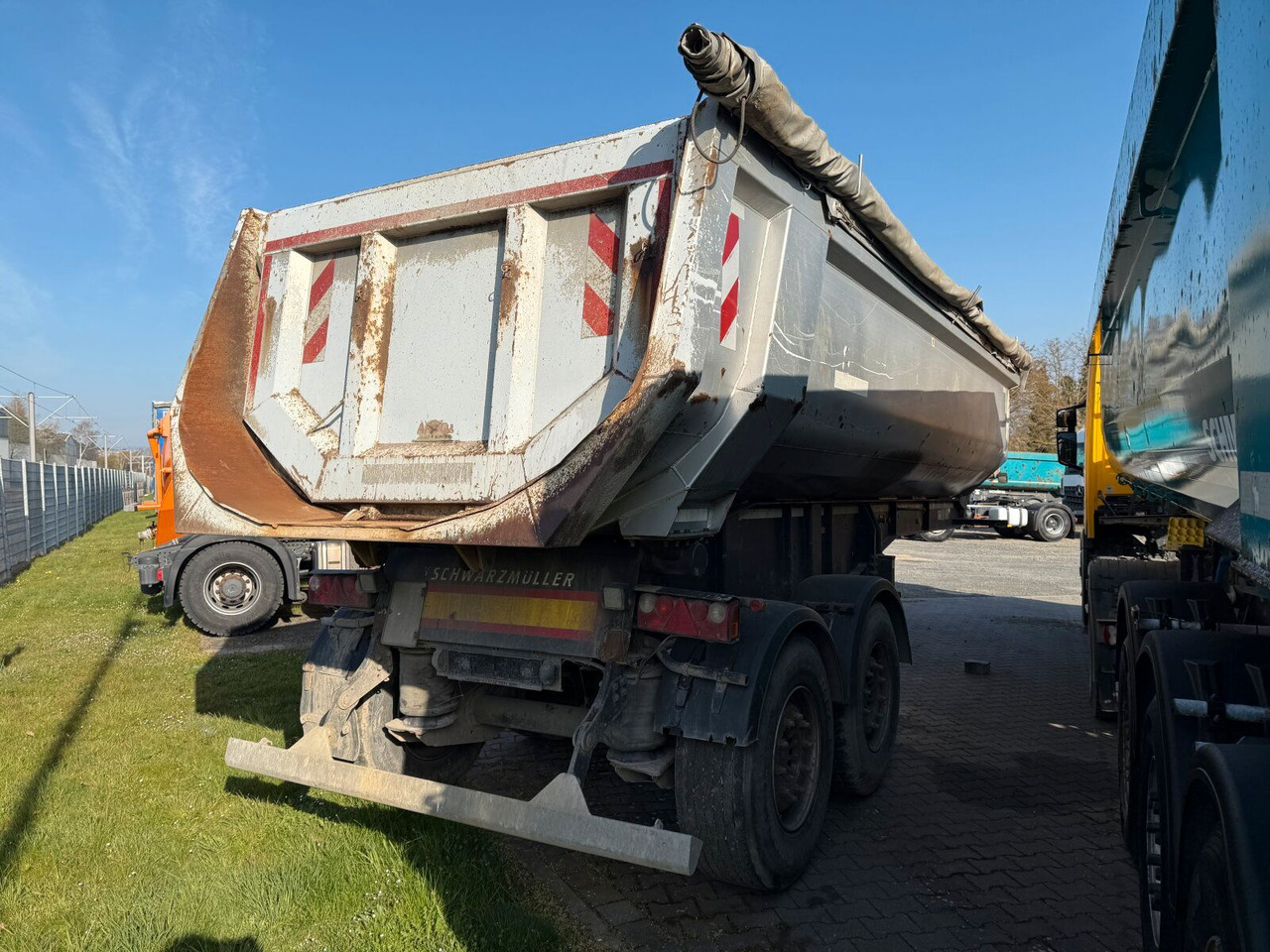Schwarzmüller SM K100C ABO Kippauflieger 2 Achse - Kipper oplegger: afbeelding 2 Schwarzmüller SM K100C ABO Kippauflieger 2 Achse - Kipper oplegger: afbeelding 2