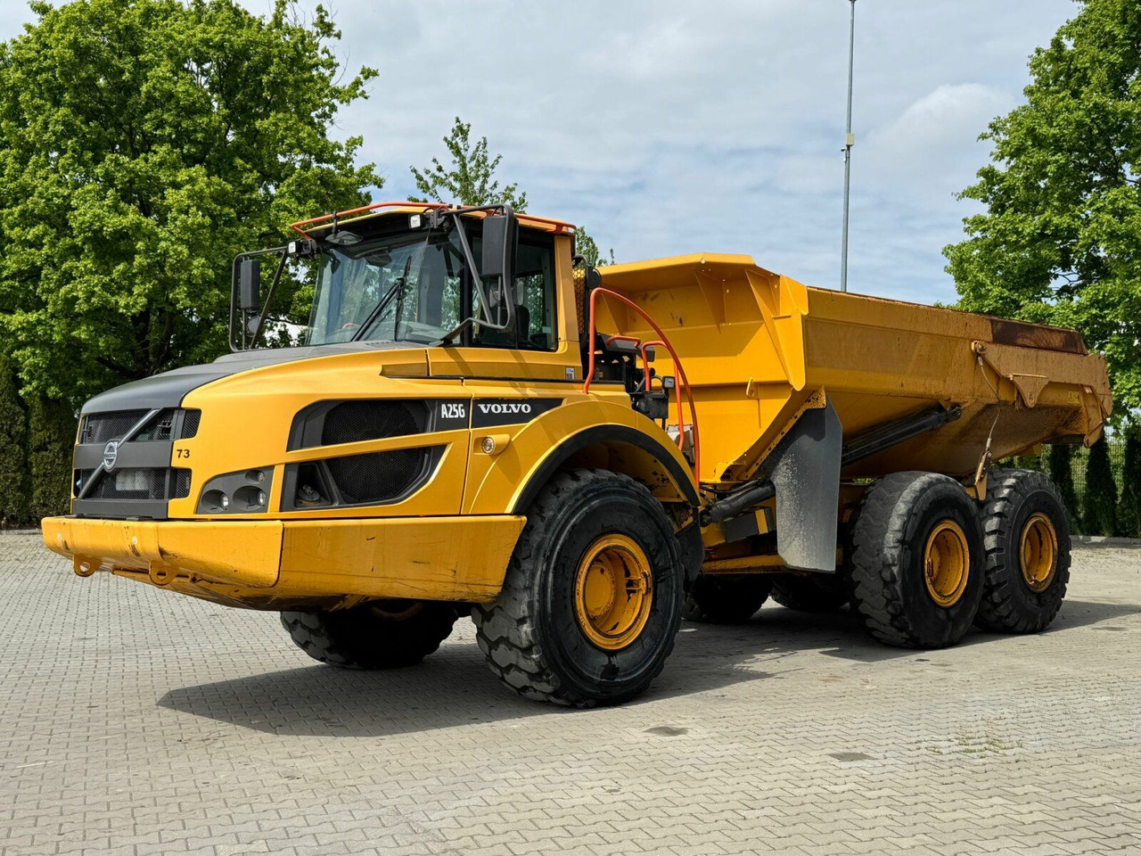 Volvo A25G Dumper 22,5 Ton 11.361 Stunden Volvo A25G Dumper 22,5 Ton 11.361 Stunden - Kiepwagen met knikbesturing: afbeelding 2 Volvo A25G Dumper 22,5 Ton 11.361 Stunden Volvo A25G Dumper 22,5 Ton 11.361 Stunden - Kiepwagen met knikbesturing: afbeelding 2