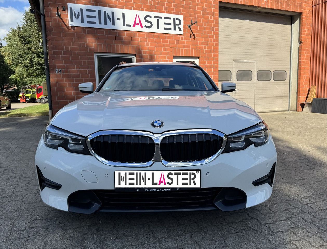 BMW 320 d xDrive touring Sport Line shadow AHK - Stationwagen: afbeelding 3 BMW 320 d xDrive touring Sport Line shadow AHK - Stationwagen: afbeelding 3