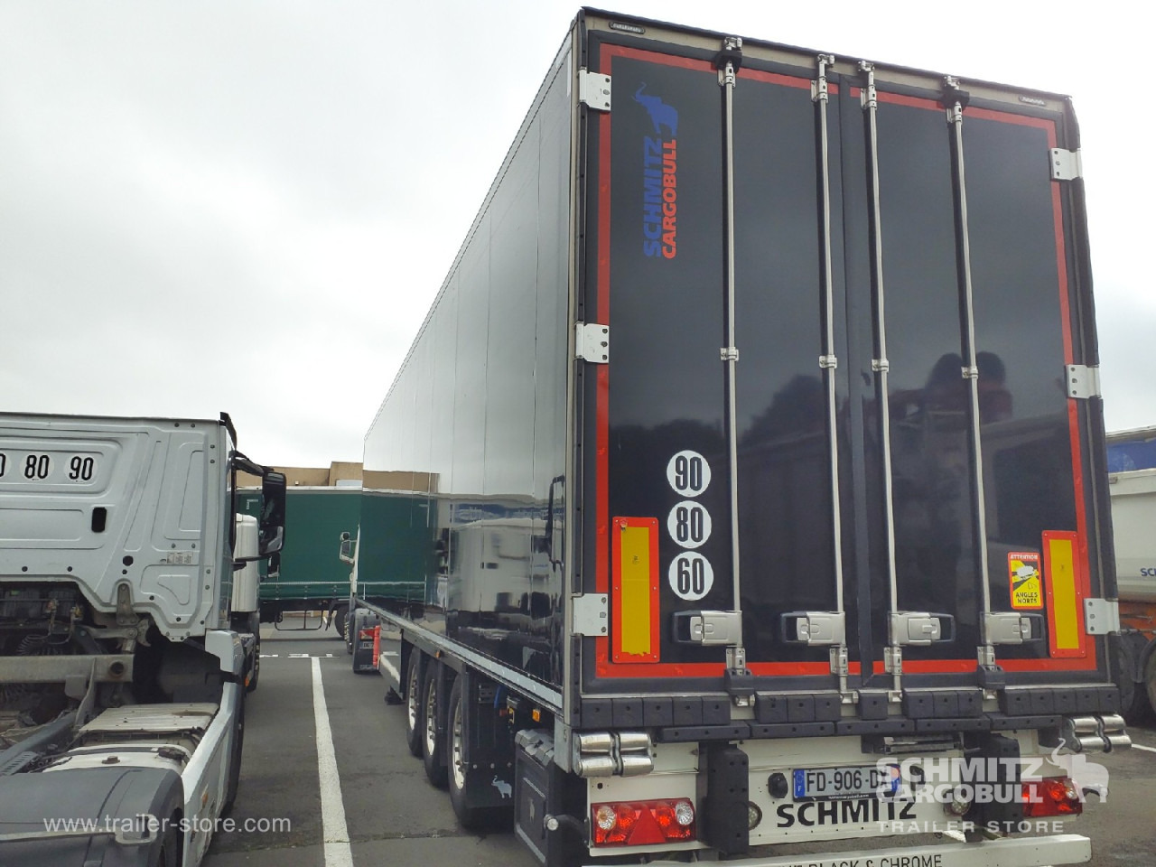 SCHMITZ Reefer Standard - Isotherm oplegger: afbeelding 2 SCHMITZ Reefer Standard - Isotherm oplegger: afbeelding 2