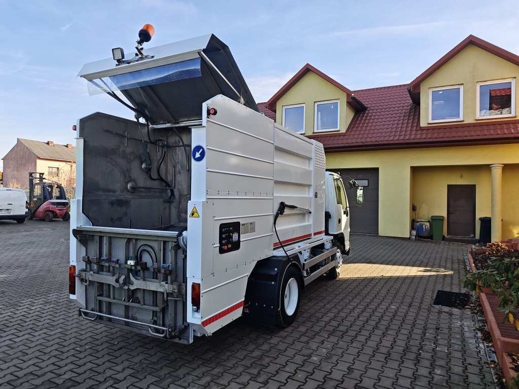 Isuzu MYJKA N-Series Container washer laveuse lavacassonetti - Vuilniswagen: afbeelding 5 Isuzu MYJKA N-Series Container washer laveuse lavacassonetti - Vuilniswagen: afbeelding 5