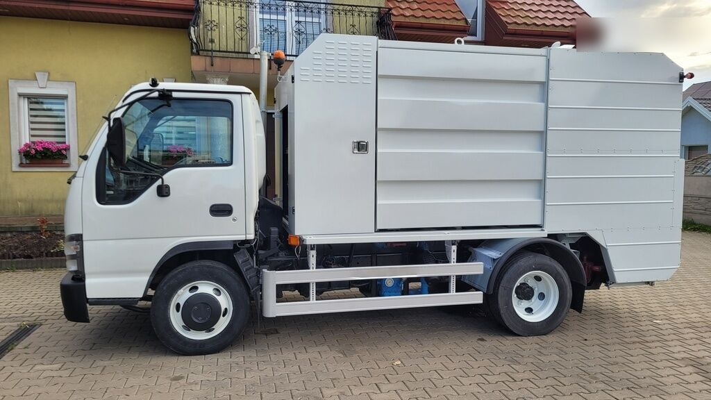 Isuzu NQR75 Container washer laveuse lavacassonetti myjka - Vuilniswagen: afbeelding 5 Isuzu NQR75 Container washer laveuse lavacassonetti myjka - Vuilniswagen: afbeelding 5
