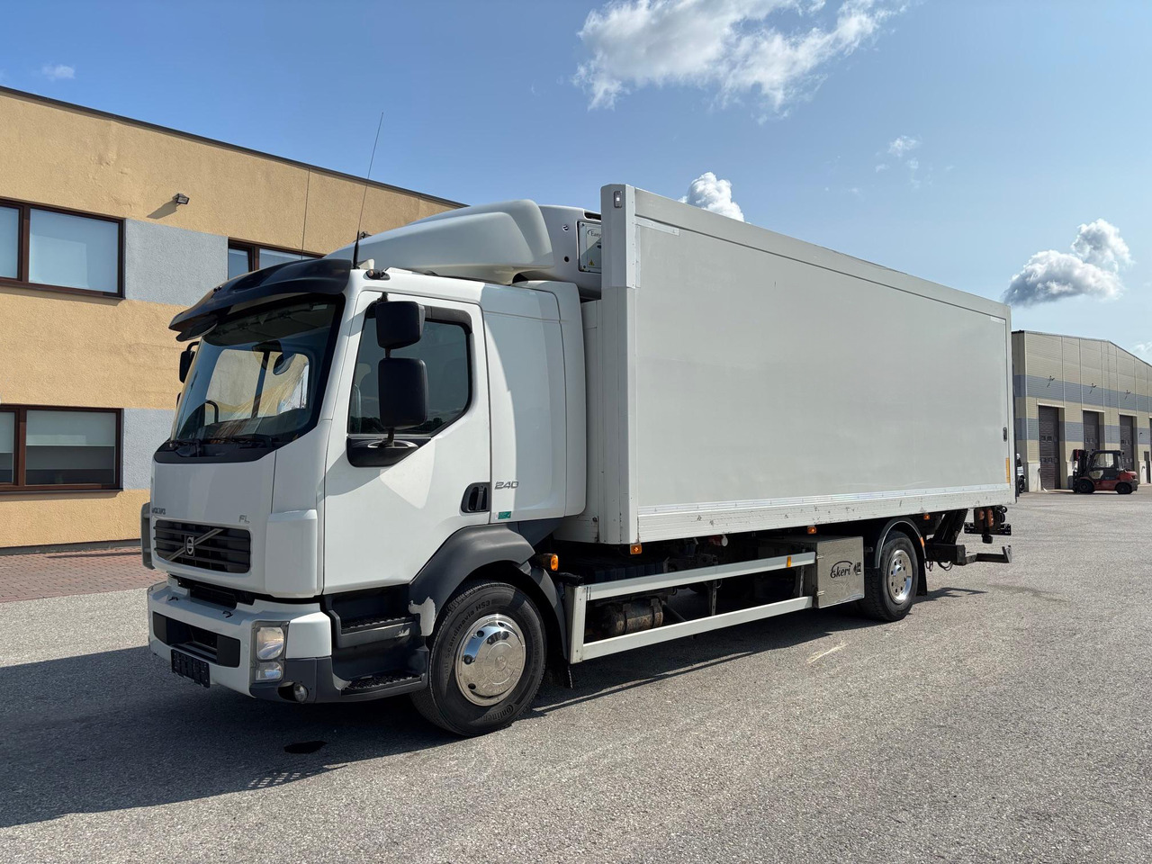VOLVO FL240 - Koelwagen vrachtwagen: afbeelding 3 VOLVO FL240 - Koelwagen vrachtwagen: afbeelding 3