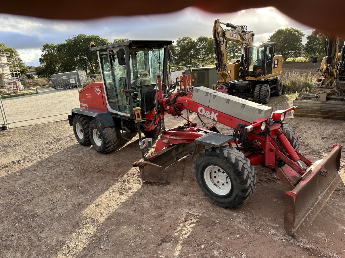 O&K F 106.5 - 6x6 Laser Topcon- Klima Cummins 6 Zyl. - Grader: afbeelding 4 O&K F 106.5 - 6x6 Laser Topcon- Klima Cummins 6 Zyl. - Grader: afbeelding 4