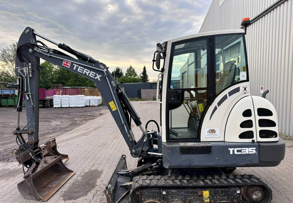 Terex TC 35 mit 3 Löffel - Minigraafmachine: afbeelding 1 Terex TC 35 mit 3 Löffel - Minigraafmachine: afbeelding 1