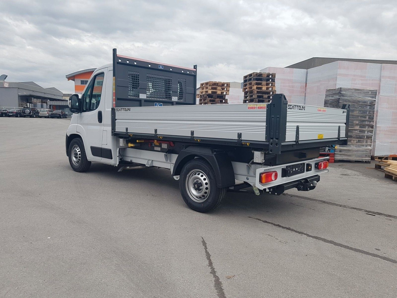 Fiat Ducato 35H L2H1 EKA 3-Seiten-Kipper 180 PS AHK - Kipper bestelwagen: afbeelding 5 Fiat Ducato 35H L2H1 EKA 3-Seiten-Kipper 180 PS AHK - Kipper bestelwagen: afbeelding 5