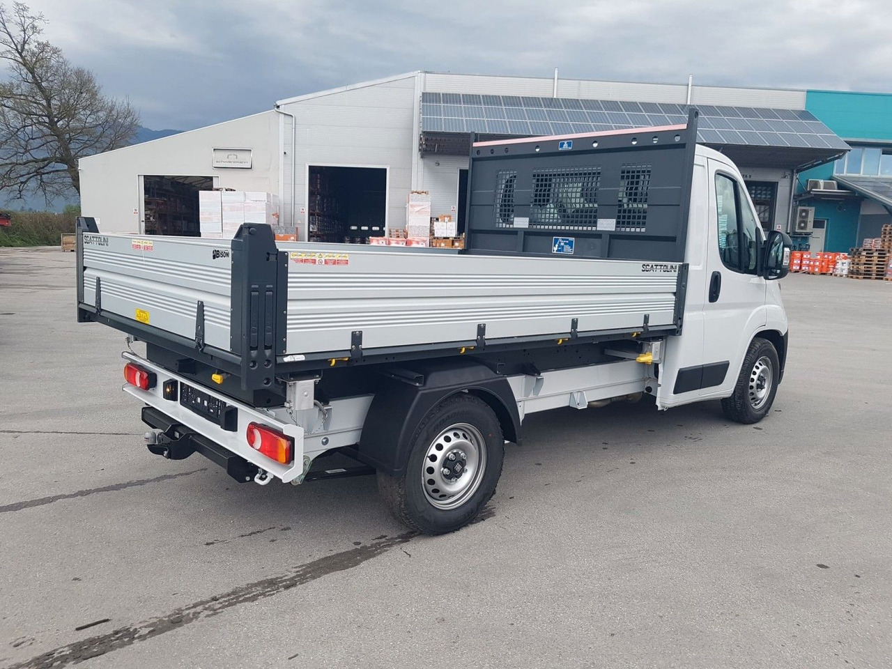 Fiat Ducato 35H L2H1 EKA 3-Seiten-Kipper 180 PS AHK - Kipper bestelwagen: afbeelding 4 Fiat Ducato 35H L2H1 EKA 3-Seiten-Kipper 180 PS AHK - Kipper bestelwagen: afbeelding 4