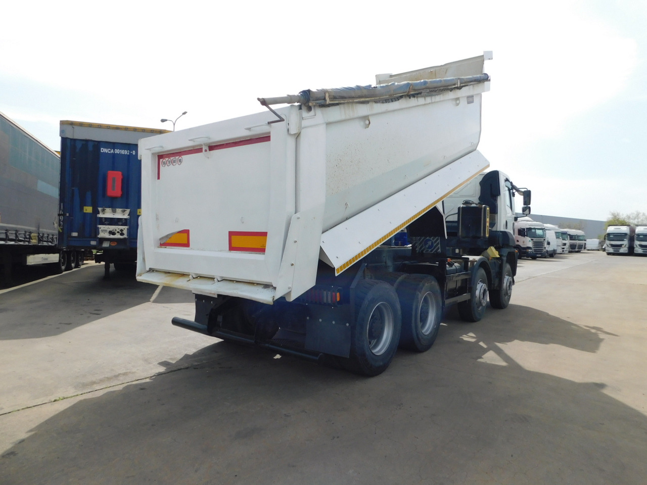 Ford 4142d 8x4 dcab e6 16s2230 - Kipper vrachtwagen: afbeelding 3 Ford 4142d 8x4 dcab e6 16s2230 - Kipper vrachtwagen: afbeelding 3