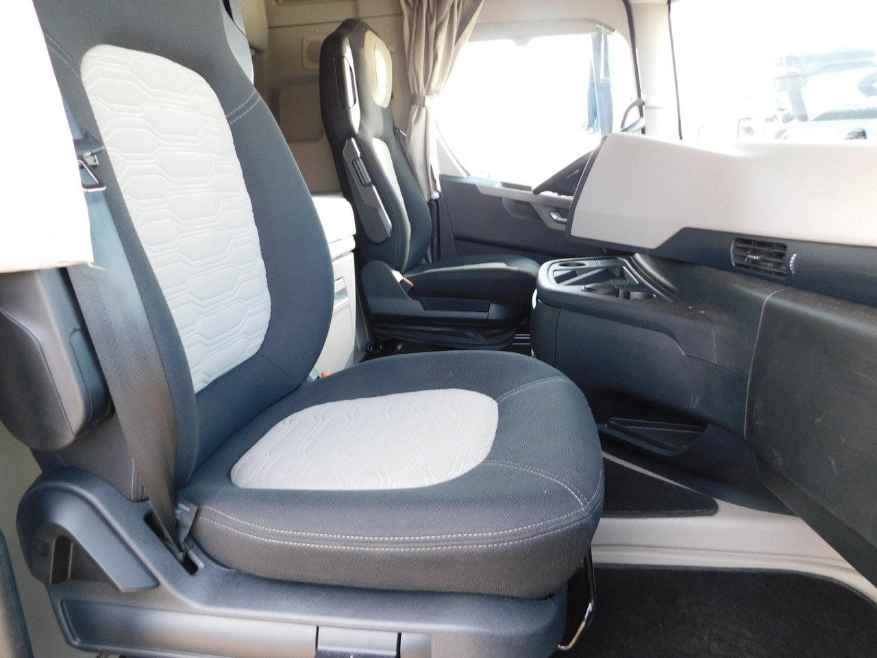 Ford F max ll 4x2 scab e6 eco 16spdamt ecotorq - Trekker: afbeelding 5 Ford F max ll 4x2 scab e6 eco 16spdamt ecotorq - Trekker: afbeelding 5