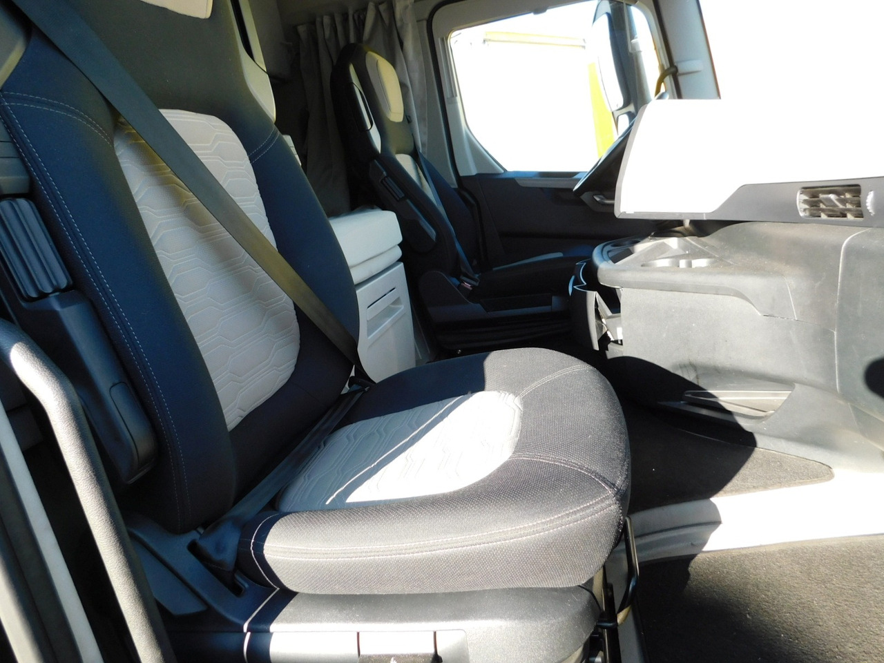 Ford F max ll 4x2 scab e6 eco 16spdamt ecotorq - Trekker: afbeelding 5 Ford F max ll 4x2 scab e6 eco 16spdamt ecotorq - Trekker: afbeelding 5