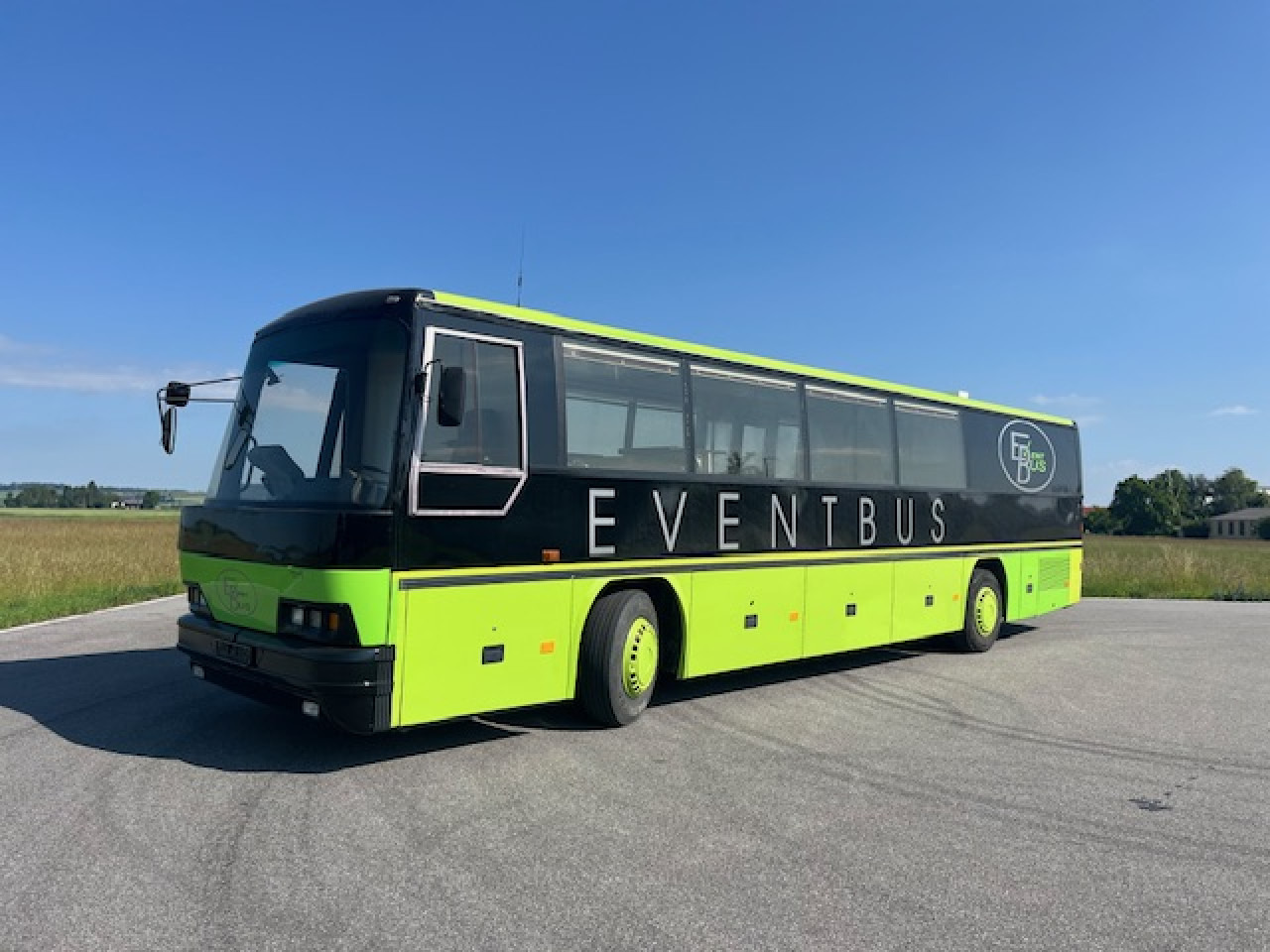 NEOPLAN N316 Ü - Koferenz-, Ausstellungsbus - Wohnmobil - Bus: afbeelding 1 NEOPLAN N316 Ü - Koferenz-, Ausstellungsbus - Wohnmobil - Bus: afbeelding 1