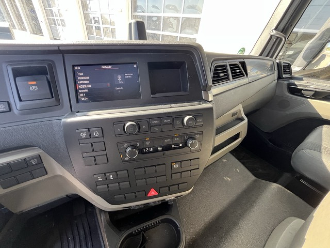 MAN TGL 12.250 4x2 BL Euro6 Klima AHK Luftfeder - Bestelwagen gesloten laadbak: afbeelding 3 MAN TGL 12.250 4x2 BL Euro6 Klima AHK Luftfeder - Bestelwagen gesloten laadbak: afbeelding 3