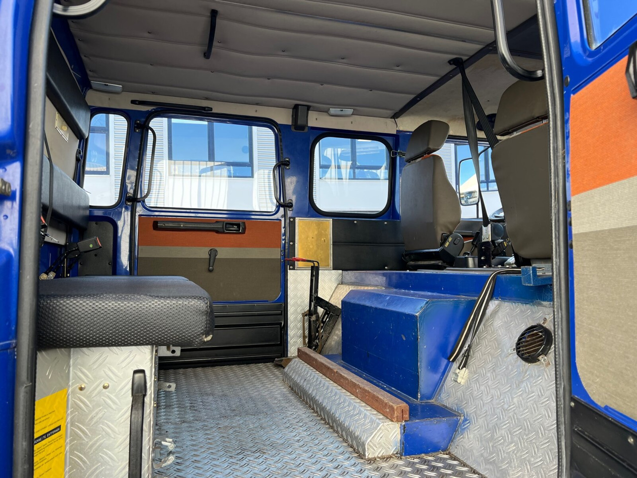 120-23 AW 4x4 Doka 120-23 AW 4x4 Doka, V8-Motor, Mannschaftswagen 16 Sitze, Seilwinde - Brandweerwagen: afbeelding 4 120-23 AW 4x4 Doka 120-23 AW 4x4 Doka, V8-Motor, Mannschaftswagen 16 Sitze, Seilwinde - Brandweerwagen: afbeelding 4