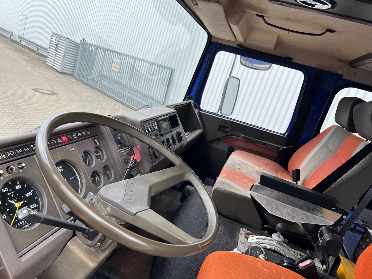 120-23 AW 4x4 Doka 120-23 AW 4x4 Doka, V8-Motor, Seilwinde - Chassis vrachtwagen: afbeelding 2 120-23 AW 4x4 Doka 120-23 AW 4x4 Doka, V8-Motor, Seilwinde - Chassis vrachtwagen: afbeelding 2