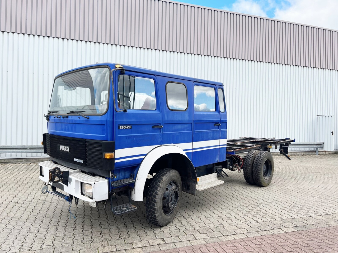 120-23 AW 4x4 Doka 120-23 AW 4x4 Doka, V8-Motor, Seilwinde - Chassis vrachtwagen: afbeelding 1 120-23 AW 4x4 Doka 120-23 AW 4x4 Doka, V8-Motor, Seilwinde - Chassis vrachtwagen: afbeelding 1