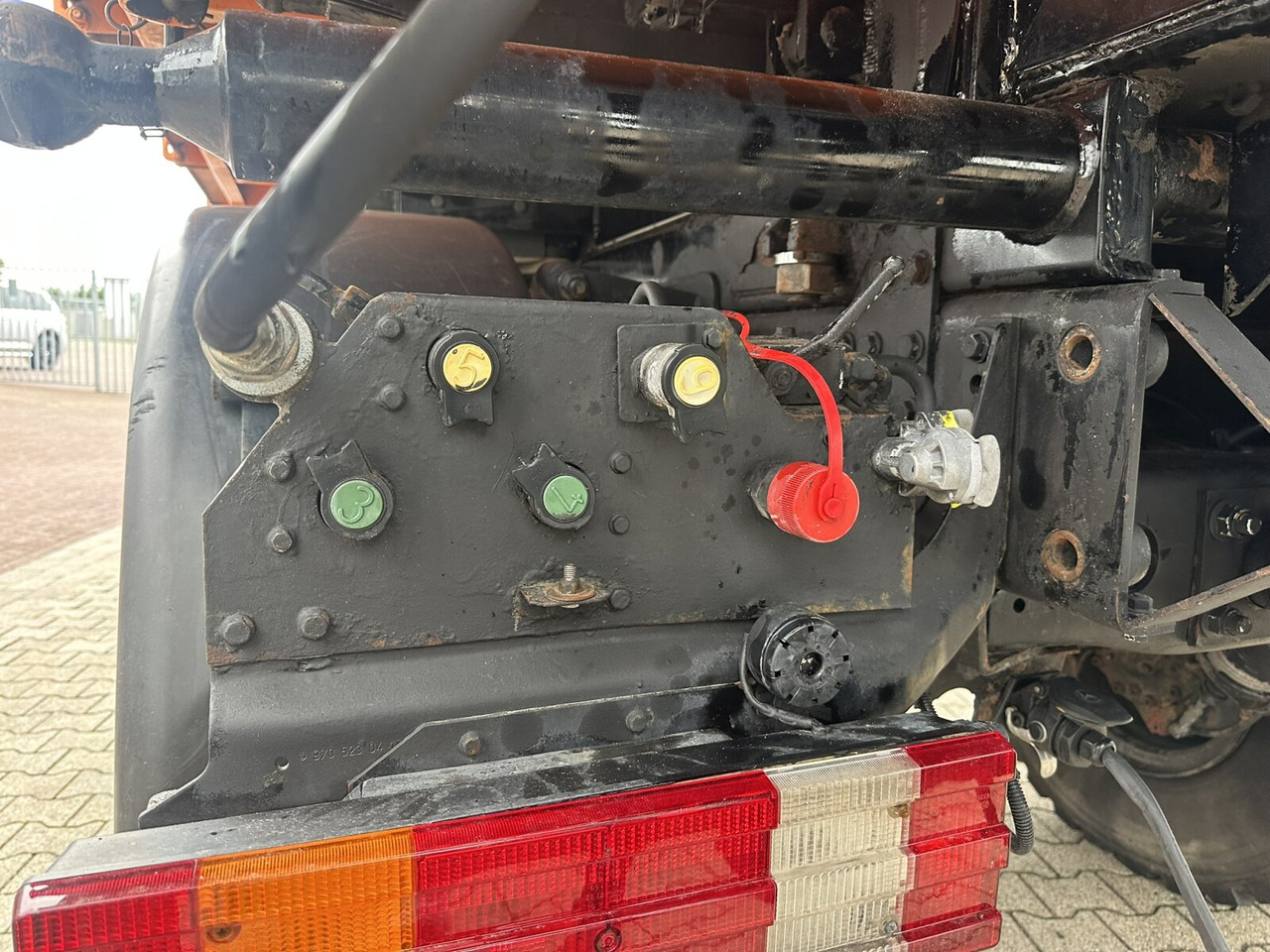 Unimog U500 4x4 U500 4x4 405/40 mit Heckkran Hiab 077-1 HiDuo, absattelbar, Funk - Bestelwagen: afbeelding 5 Unimog U500 4x4 U500 4x4 405/40 mit Heckkran Hiab 077-1 HiDuo, absattelbar, Funk - Bestelwagen: afbeelding 5
