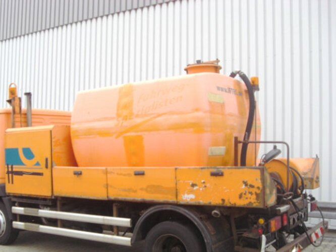 DA22, 5.000 ltr. Tank mit Pumpe Spülaufbau DA22, 5.000 ltr. Tank mit Pumpe - Opslagtank: afbeelding 3 DA22, 5.000 ltr. Tank mit Pumpe Spülaufbau DA22, 5.000 ltr. Tank mit Pumpe - Opslagtank: afbeelding 3