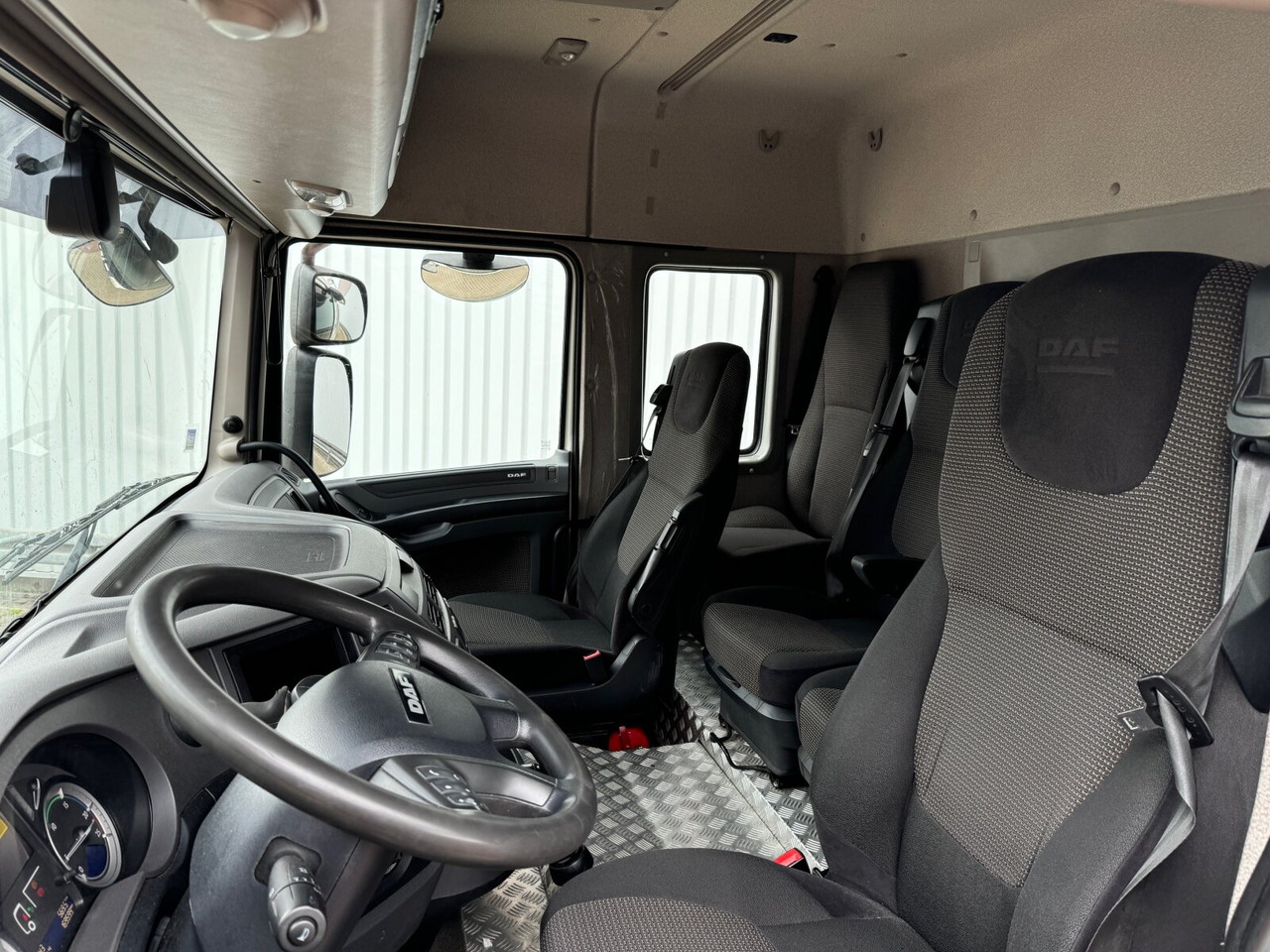 DAF XF 410 FA 4x2 XF 410 FA 4x2, Fahrschule, 2x AHK, 6 Sitze - Vrachtwagen met open laadbak: afbeelding 3 DAF XF 410 FA 4x2 XF 410 FA 4x2, Fahrschule, 2x AHK, 6 Sitze - Vrachtwagen met open laadbak: afbeelding 3