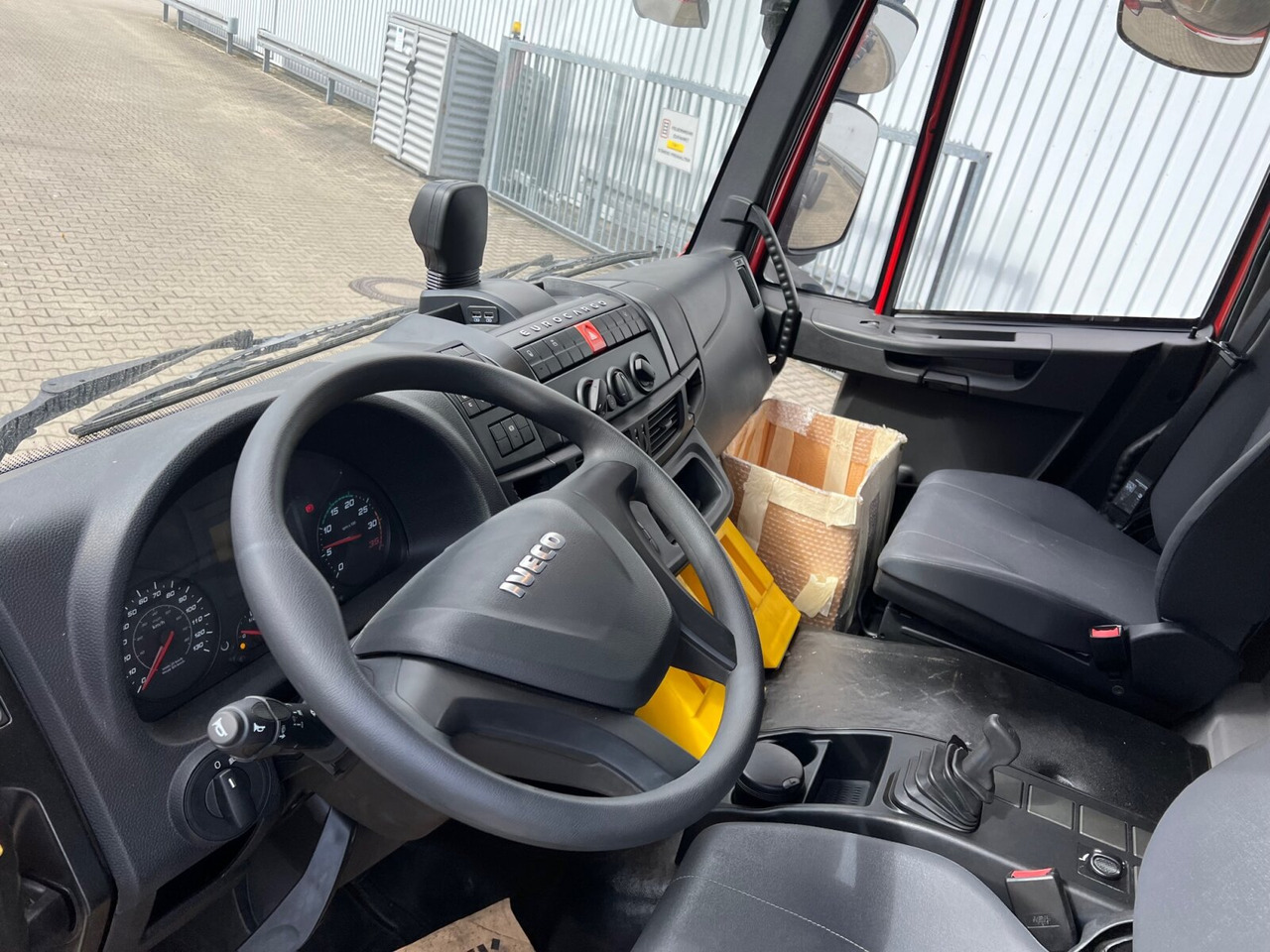 EuroCargo ML160E32 4x2 EuroCargo ML160E32 4x2 - Haakarmsysteem vrachtwagen: afbeelding 4 EuroCargo ML160E32 4x2 EuroCargo ML160E32 4x2 - Haakarmsysteem vrachtwagen: afbeelding 4