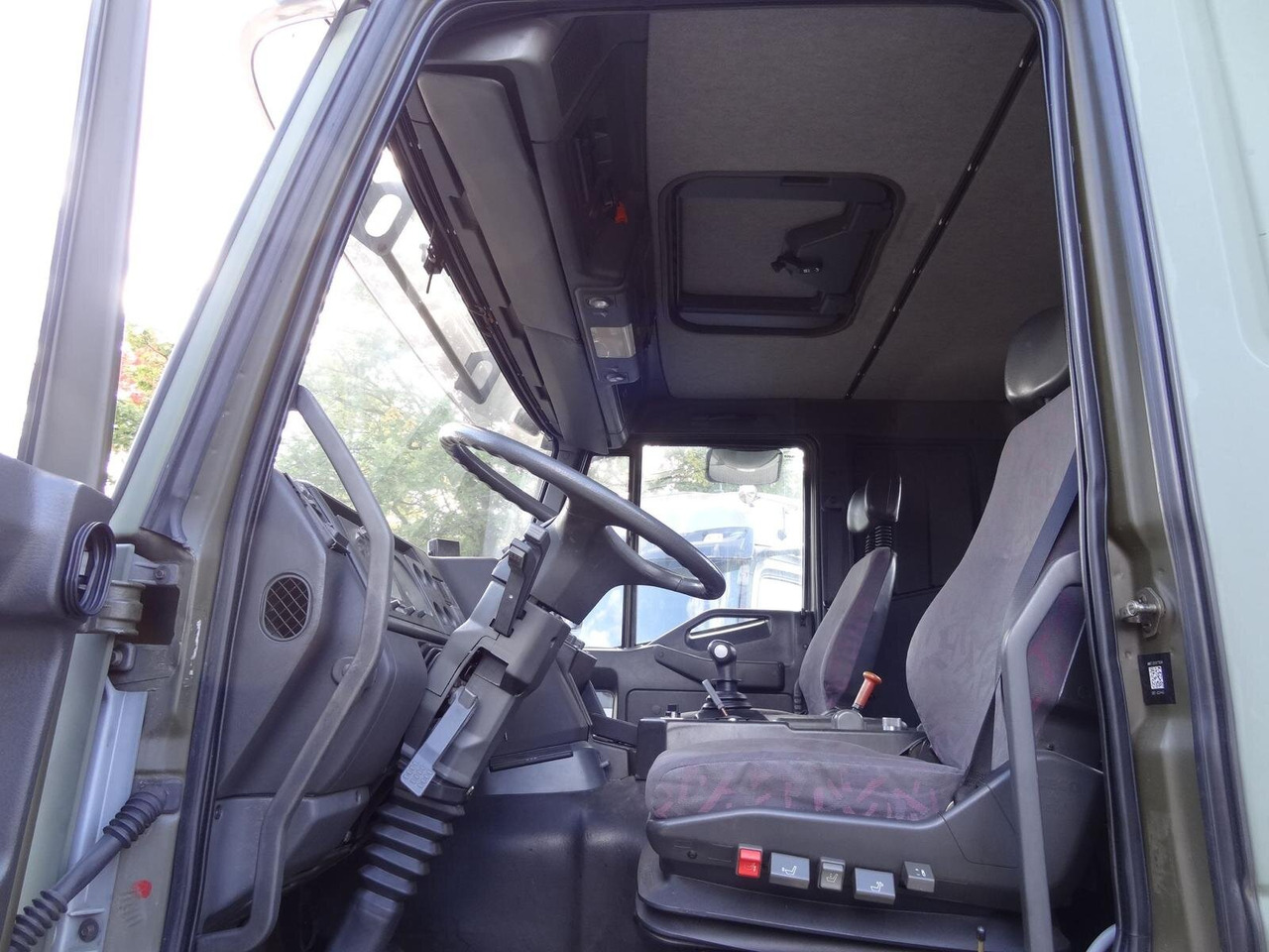 EuroTrakker 260E44W 6X6 EuroTrakker 260E44W 6X6, Retarder, ADR - Chassis vrachtwagen: afbeelding 5 EuroTrakker 260E44W 6X6 EuroTrakker 260E44W 6X6, Retarder, ADR - Chassis vrachtwagen: afbeelding 5