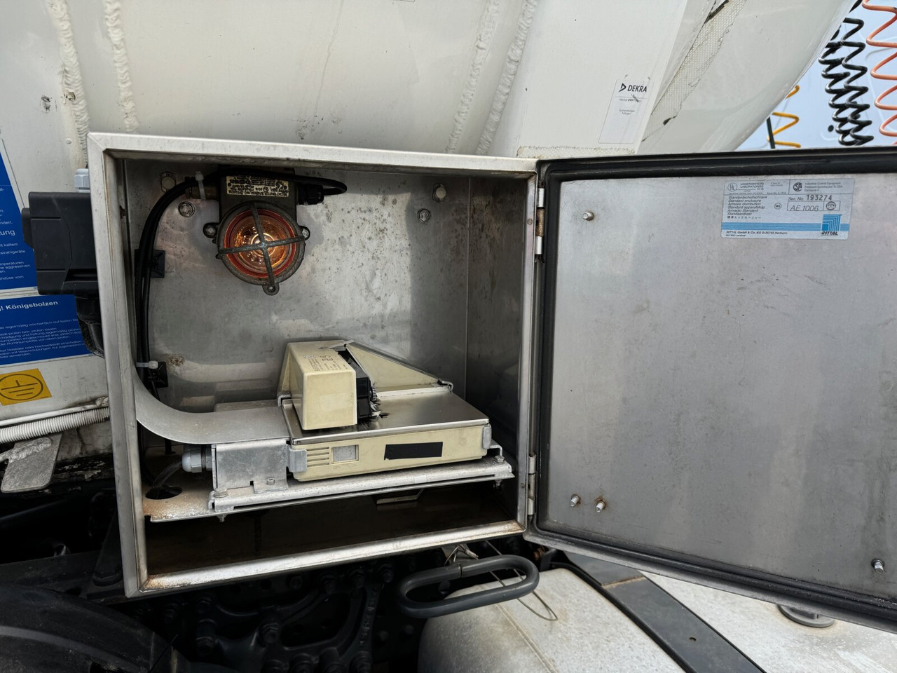 Feldbinder TSA 44.3-4 TSA 44.3-4, Tankauflieger, 4 Kammern, 43300l - Tankoplegger: afbeelding 5 Feldbinder TSA 44.3-4 TSA 44.3-4, Tankauflieger, 4 Kammern, 43300l - Tankoplegger: afbeelding 5