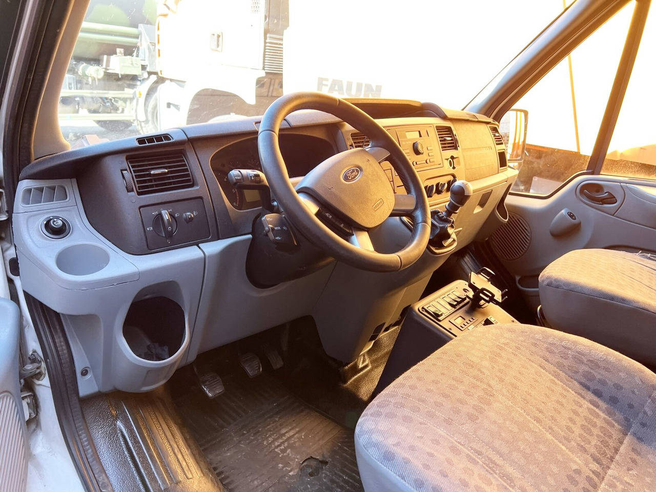 Ford Transit 2.2 TDCI 4x2 Transit 2.2 TDCI 4x2, Krankentransporter - Ambulance: afbeelding 2 Ford Transit 2.2 TDCI 4x2 Transit 2.2 TDCI 4x2, Krankentransporter - Ambulance: afbeelding 2
