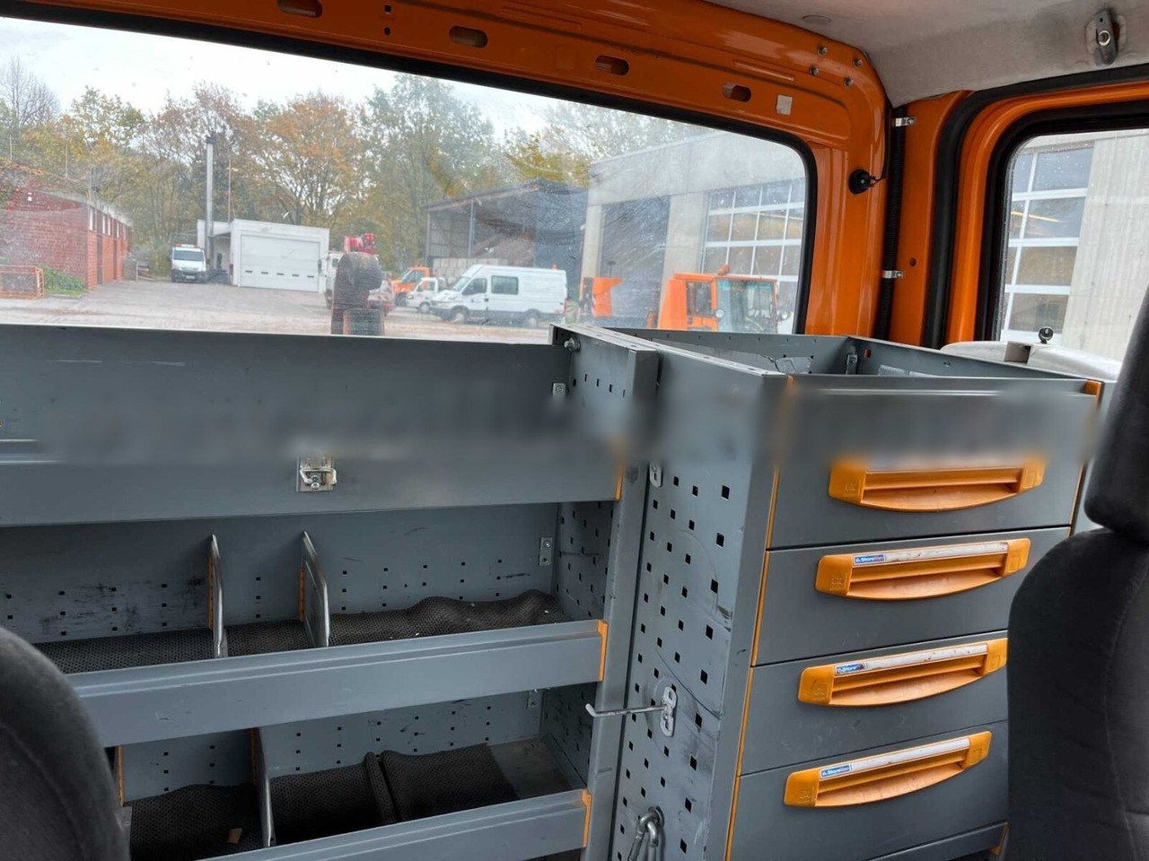 Iveco Daily 70C17 4x2 Doka Daily 70C17 4x2 Doka, EEV, Werkzeugschränke, City-Abroller - Haakarmsysteem vrachtwagen: afbeelding 3 Iveco Daily 70C17 4x2 Doka Daily 70C17 4x2 Doka, EEV, Werkzeugschränke, City-Abroller - Haakarmsysteem vrachtwagen: afbeelding 3