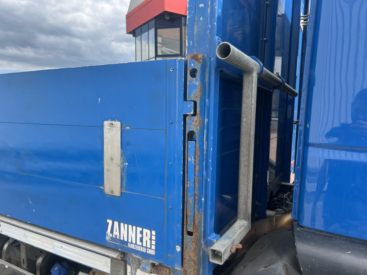 Iveco EuroCargo ML140E25/P 4x2 EuroCargo ML140E25/P 4x2, EEV, 6-Zylinder, 2x AHK - Vrachtwagen met open laadbak: afbeelding 5 Iveco EuroCargo ML140E25/P 4x2 EuroCargo ML140E25/P 4x2, EEV, 6-Zylinder, 2x AHK - Vrachtwagen met open laadbak: afbeelding 5